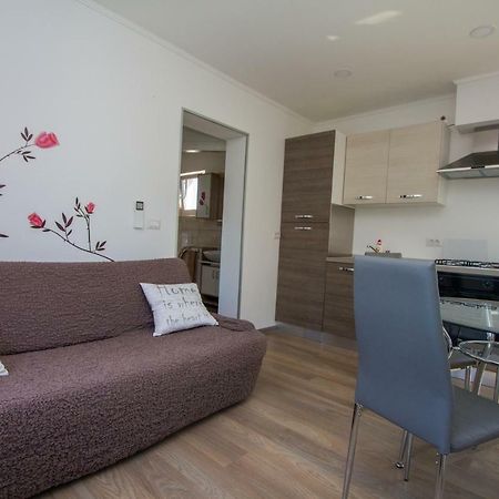 Apartment Krista Tinjan Ngoại thất bức ảnh