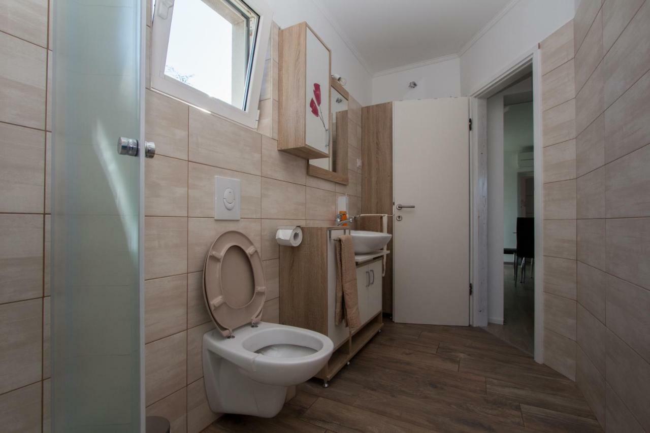 Apartment Krista Tinjan Ngoại thất bức ảnh