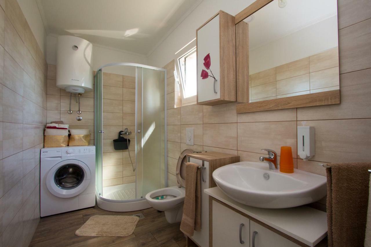 Apartment Krista Tinjan Ngoại thất bức ảnh