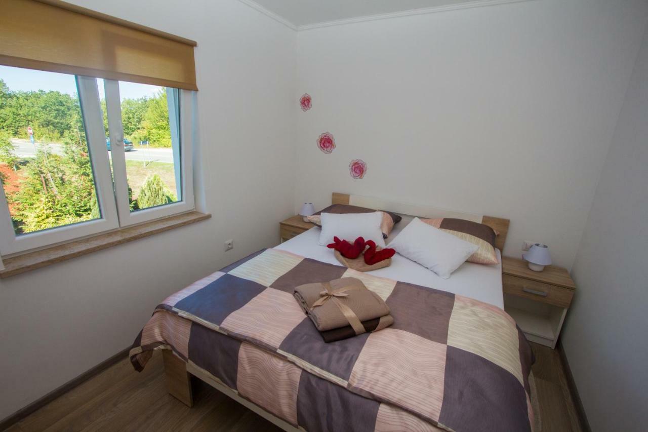 Apartment Krista Tinjan Ngoại thất bức ảnh